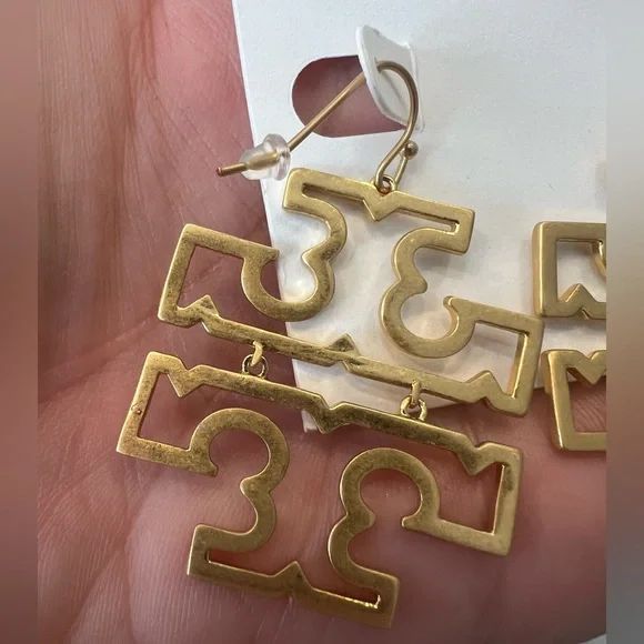 💯 🔥Brand New NWT Tory Burch TB Logo Britton Gold Earrings - Picture 4 of 4